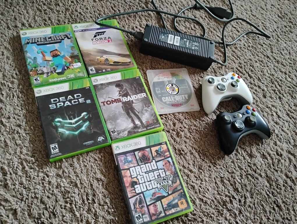 Xbox 360 controllers, games and power supply
