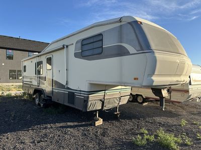1994 Avion by Fleetwood fifth wheel