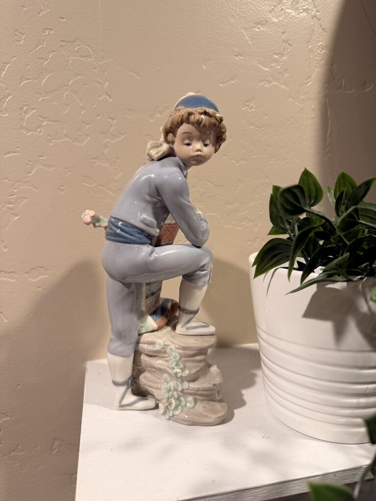 Valencian Boy Statue