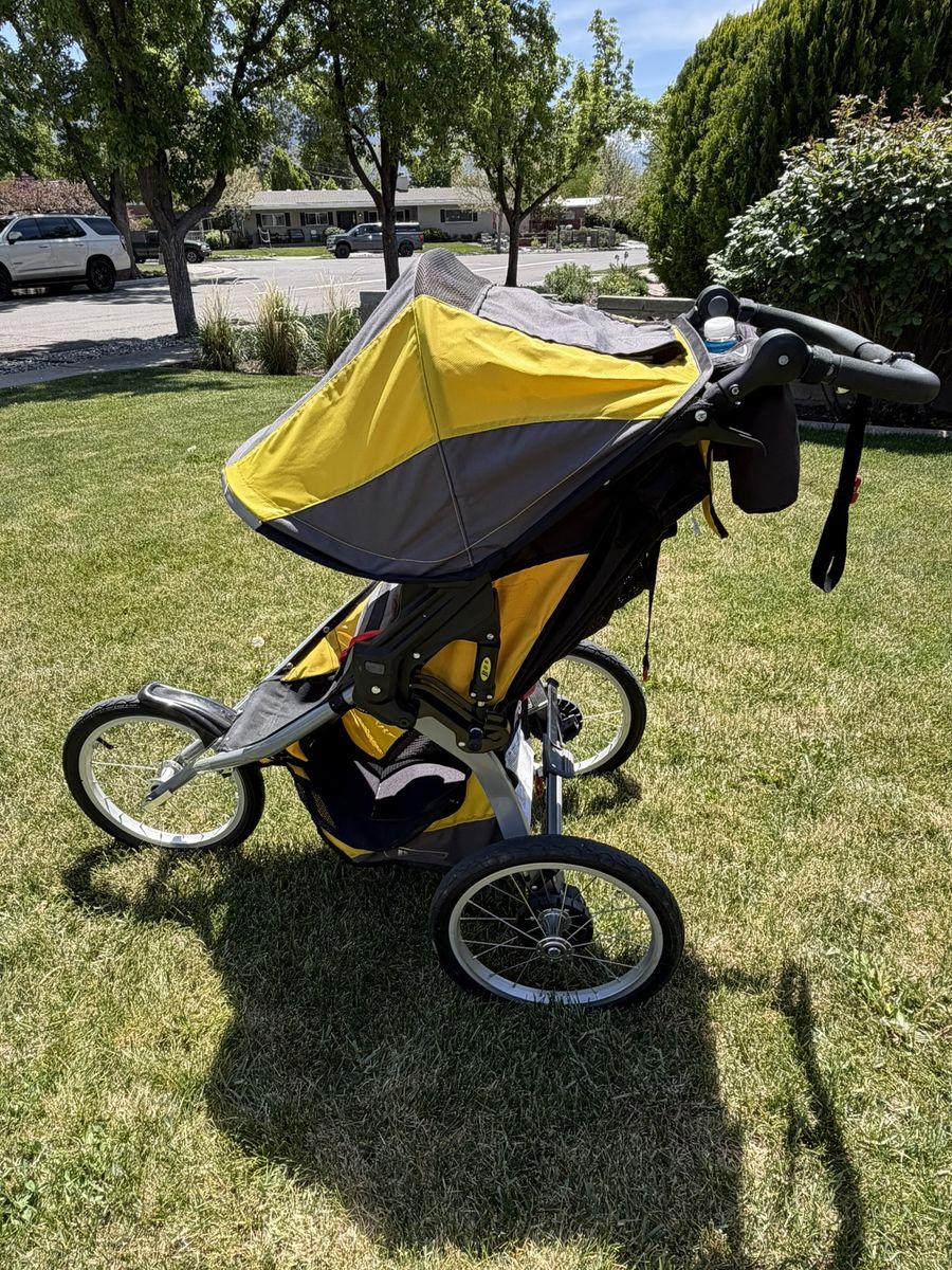 BOB jogging stroller with sun and rain covers