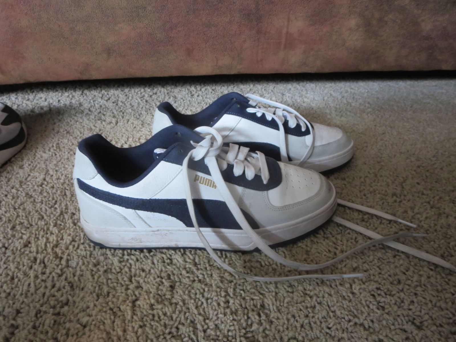 Puma Men's White and Blue Sneakers Size 9