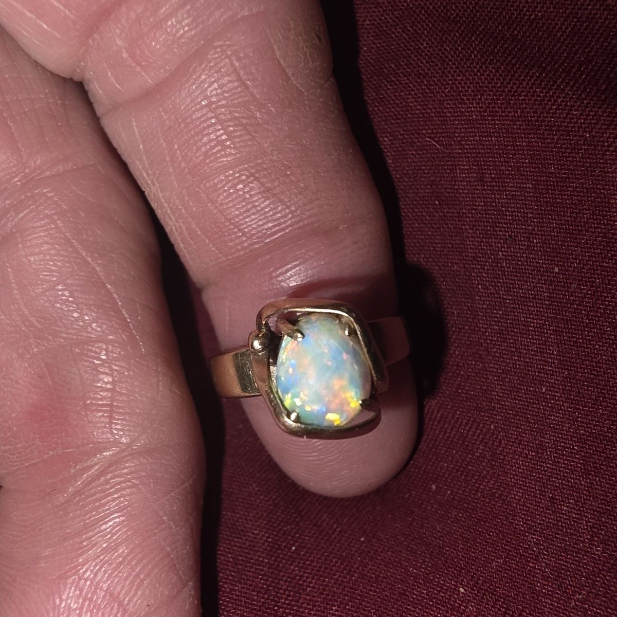 Opal 14kt Gold ring