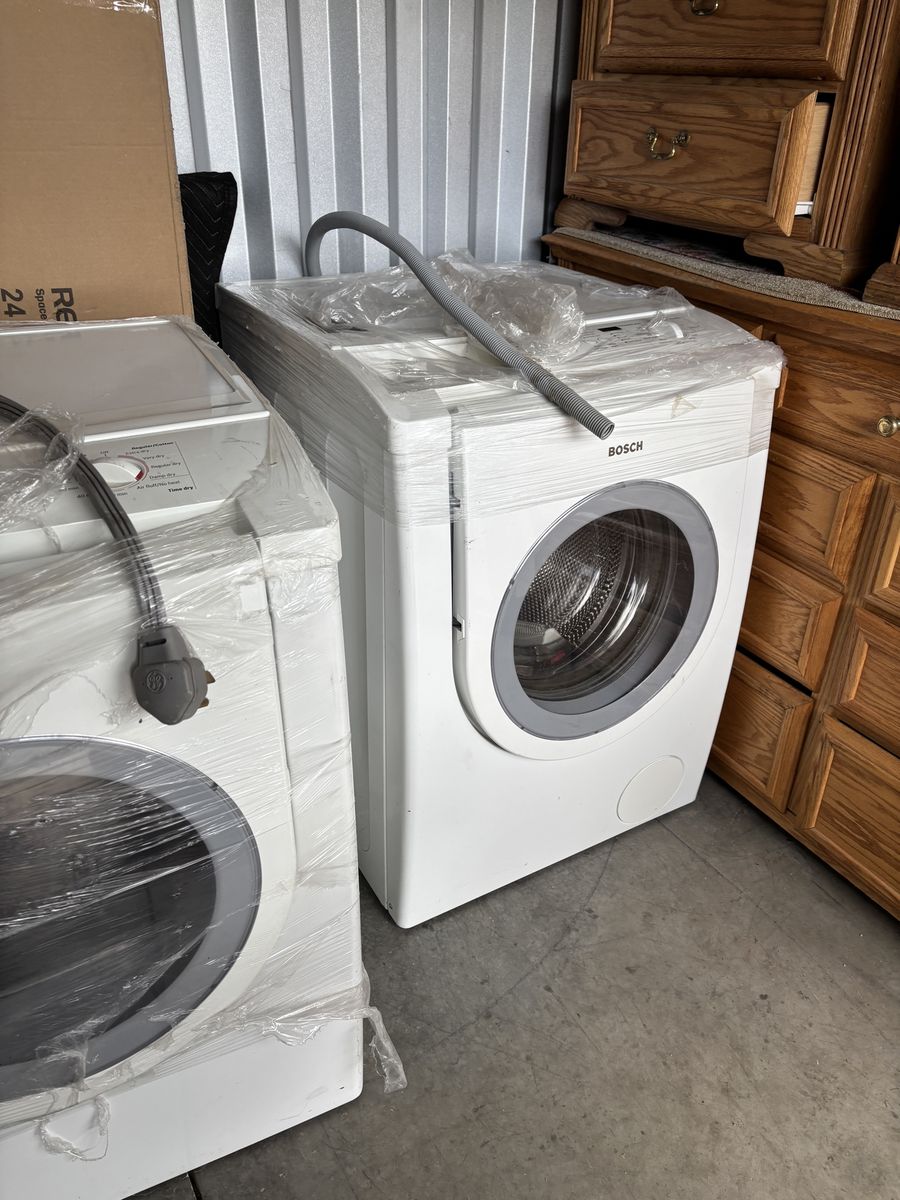 Bosch Front-Load Washer & Dryer Set - White, Used