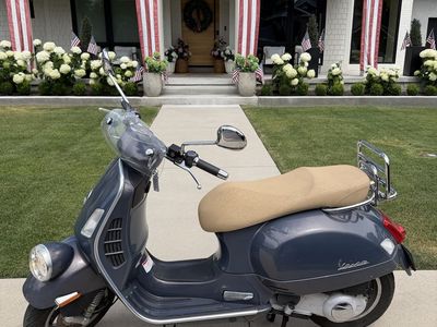 Vespa GTS 250 Scooter - cobalt blue, Tan Seat, Rear Rack- in Provo now!