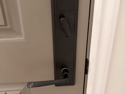 Front door handle set with lock