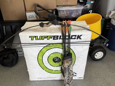 Kids Mossy Oak Bow, arrows and Target