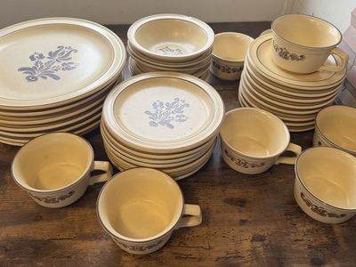 Pfaltzgraff Village Pattern Set