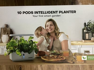 10 Pod Intelligent Planter