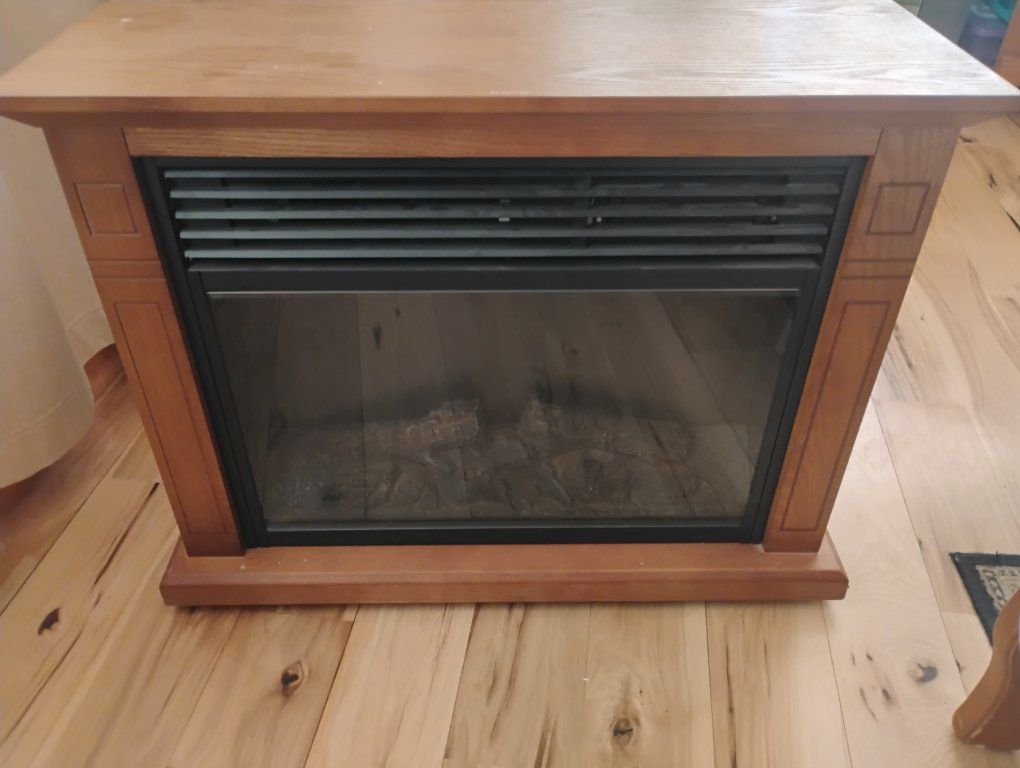 Electric Fireplace Heater w/ Faux Wood Mantel - Realistic Flame Effect & Heat