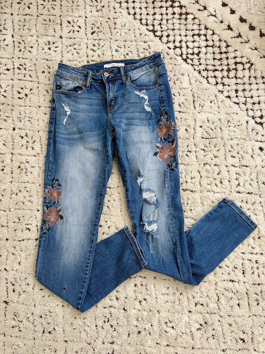 KanCan Skinny Jeans with Flower Patches
