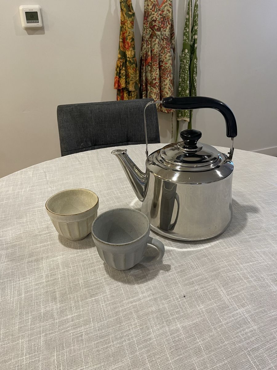 Stainless Steel Stovetop Kettle Teapot - Polished Finish with Heat-Resistant Handle