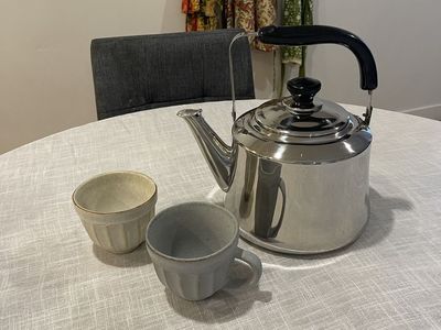 Stainless Steel Stovetop Kettle Teapot - Polished Finish with Heat-Resistant Handle