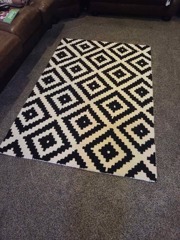 Geometric rug 4 x 6 wool