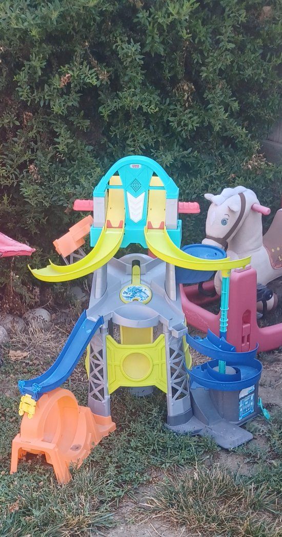 Fisher-Price Little People Take-Turns Skyway Racing Playset