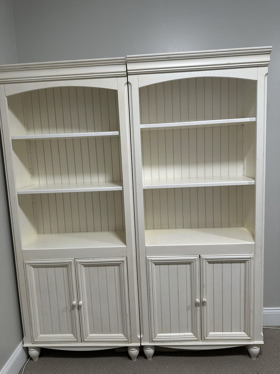 2 Bookcases