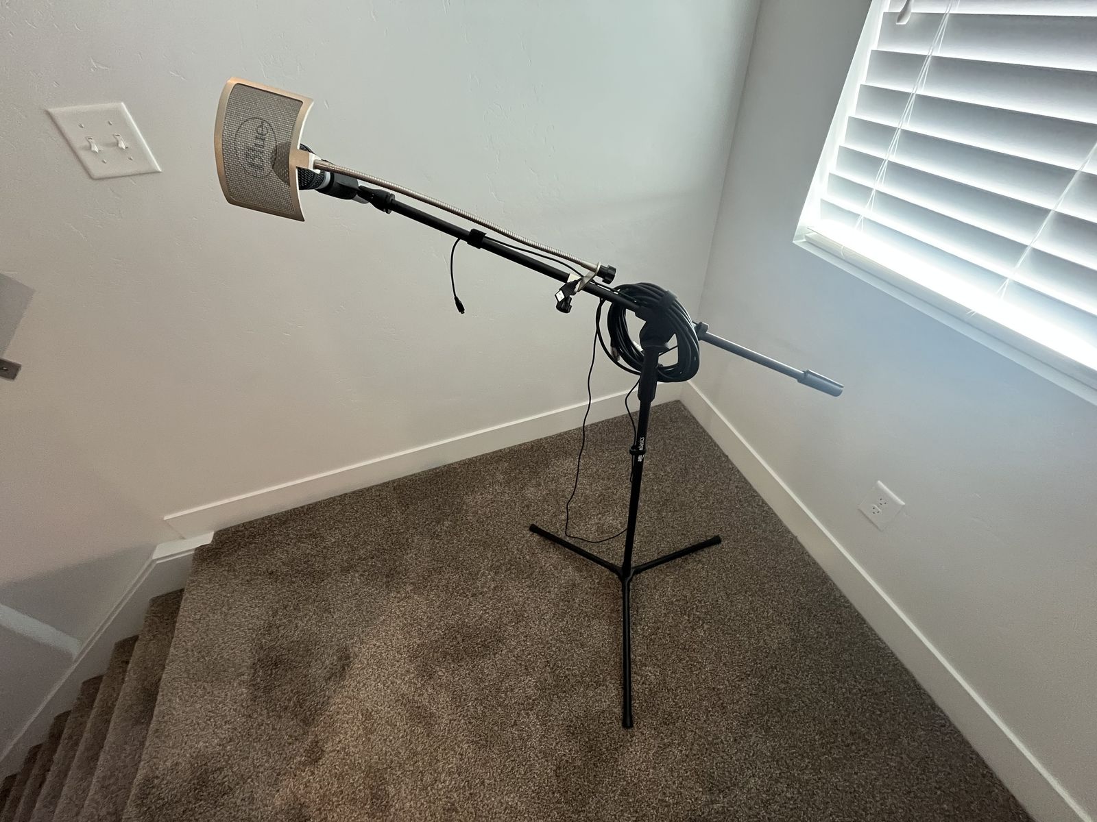 Audio Technica AR 2100 USB Microphone + Stand + Cables