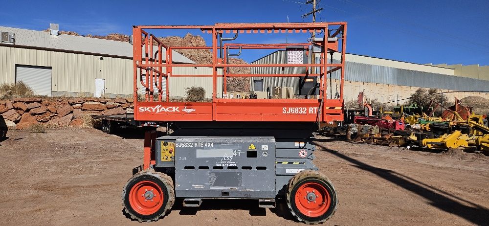 2015 Sky Jack SJ6832 RET Scissor Lift