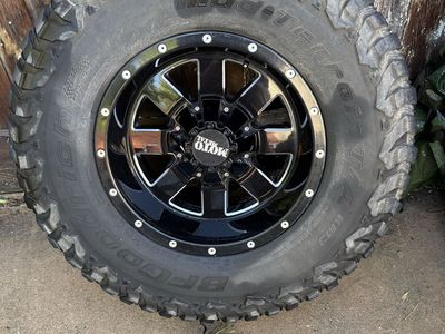 Wheels and tires off jeep gladiator