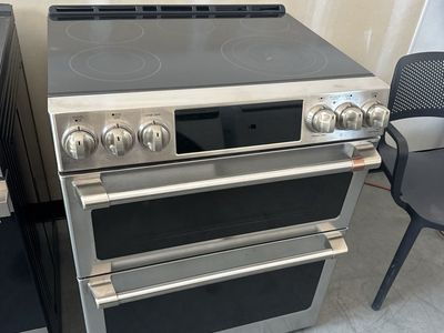 Customer return Café 6.7 cu. ft. Electric Slide-In Double Oven Range featuring Convection and WiFi connectivity