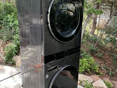 LG WashTower WKEX200HBA All-in-One Washer Dryer Combo Black Steel - Excellent Condition