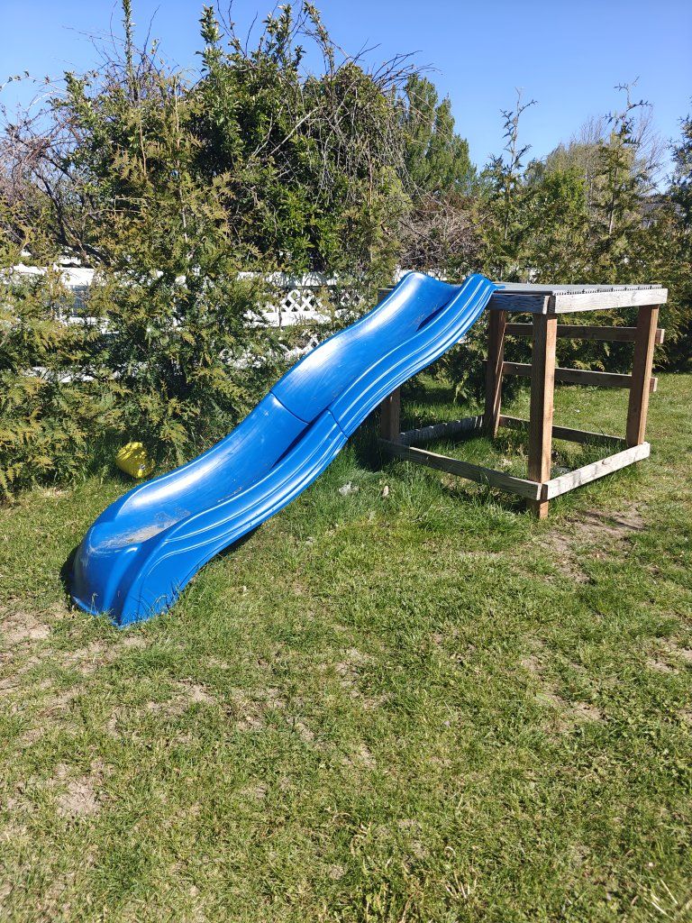 Slide with platform