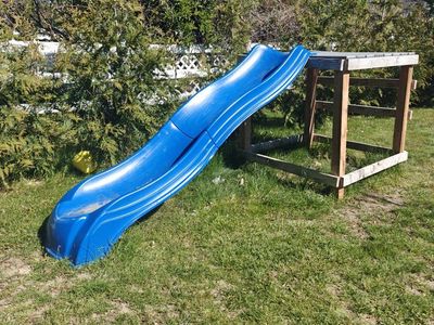 Slide with platform