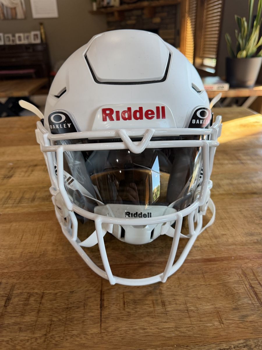Like New Riddell Speedflex Matte White w/ 2 facemarks and Oakley Visor Youth L 