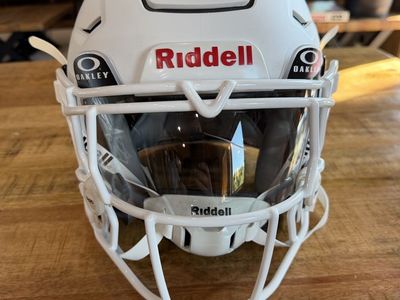 Like New Riddell Speedflex Matte White w/ 2 facemarks and Oakley Visor Youth L