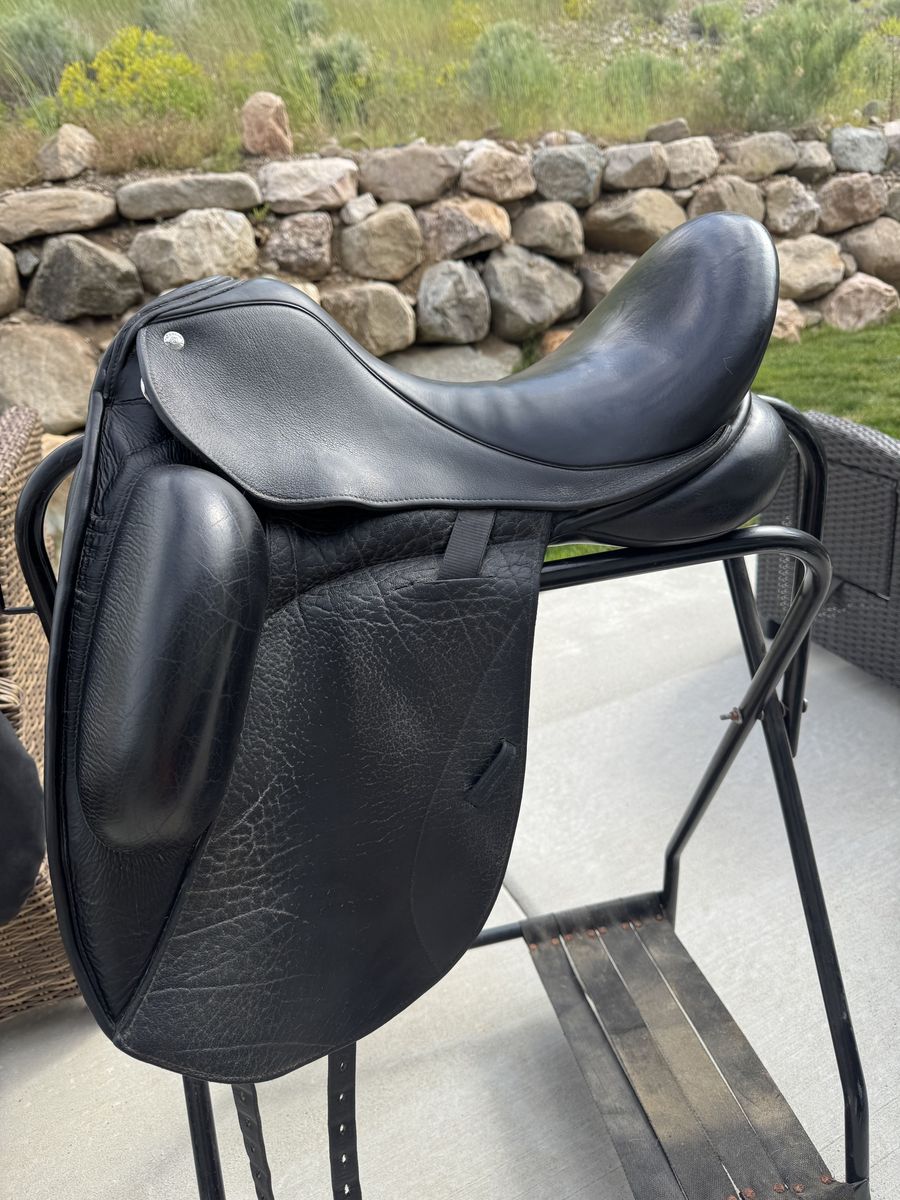 Custom Icon Star Saddle – 17.5” – Medium Wide Tree