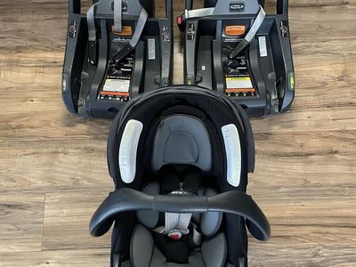 Chicco KeyFit35 car seat with extra base