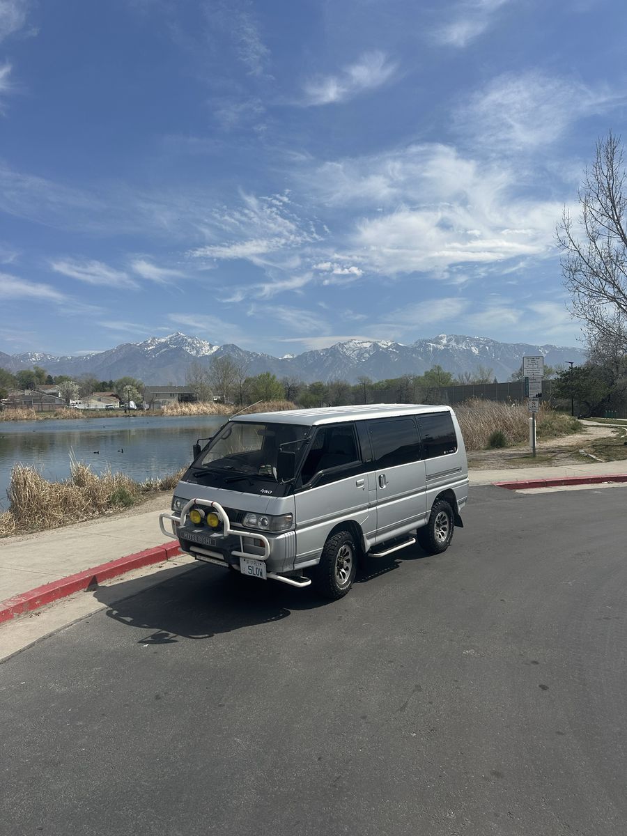 1991 Mitsubishi Delica Space Gear 