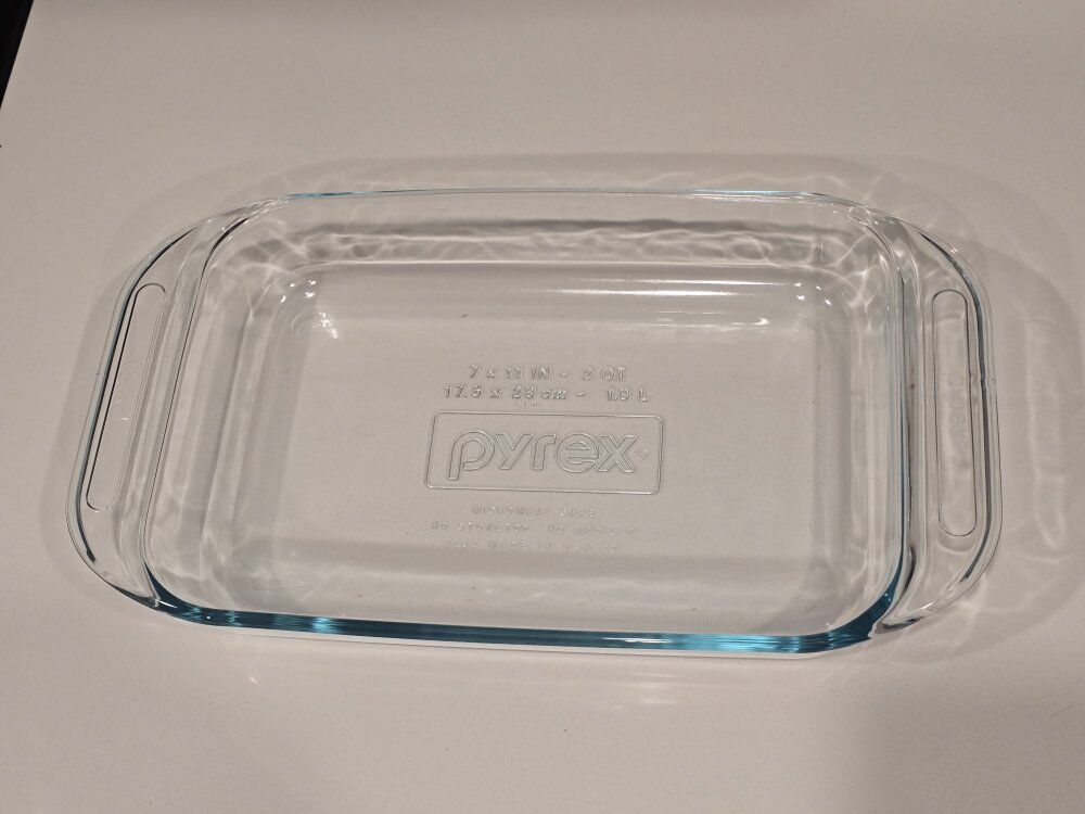 Pyrex 7" x 11" Glass 2 Quart Glass Casserole Dish