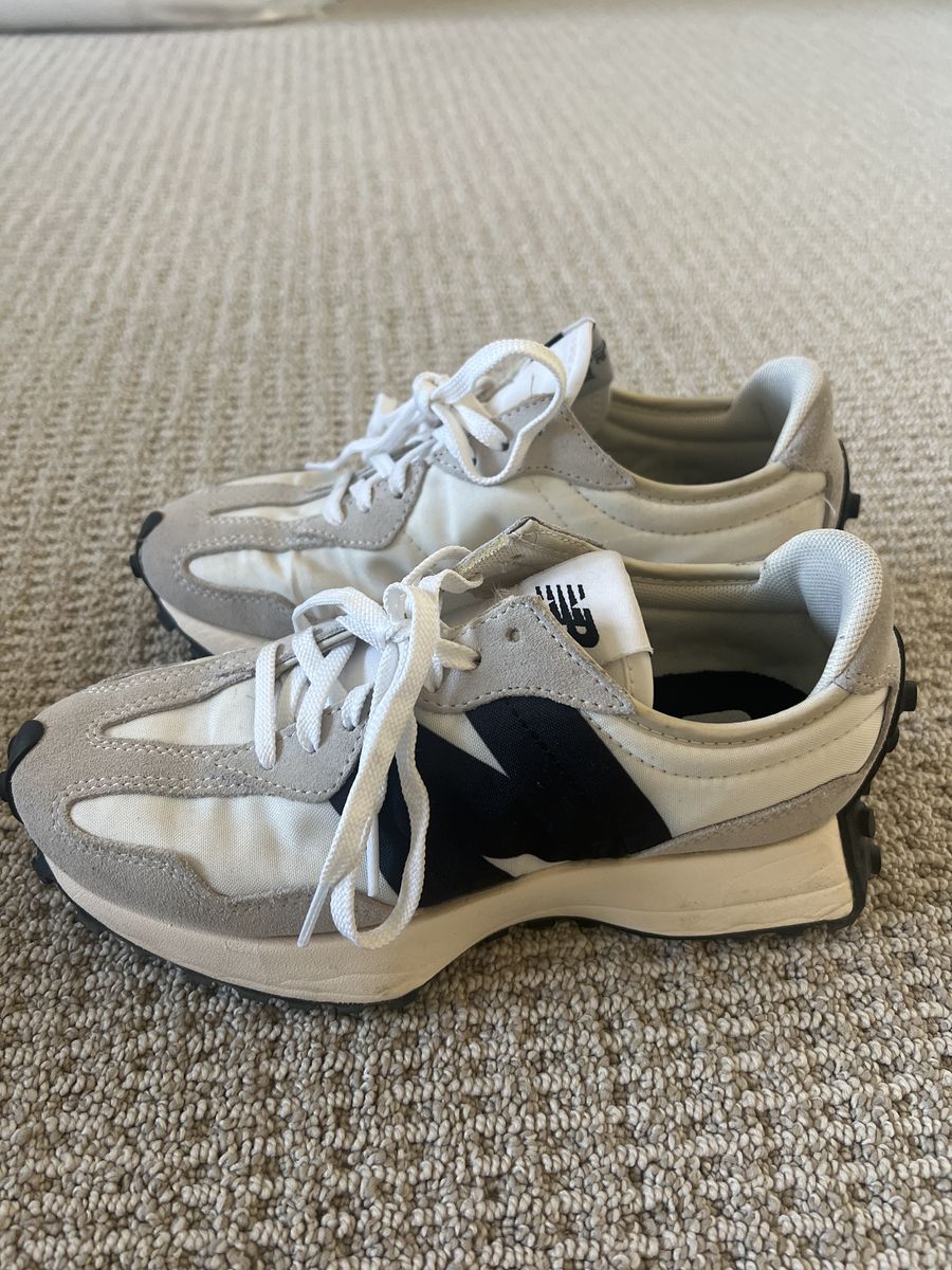 New Balance Sneaker 327 - Size 6 US