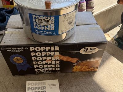 Fellnor International Inc. Stove Top Popcorn Popper with Hand-Crank Stirrer