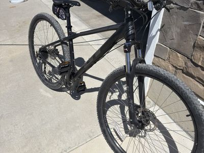 GT Avalanche Sport 29” Mountain Bike – Excellent Condition