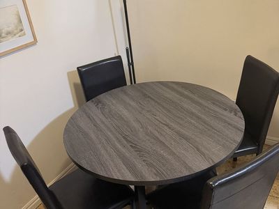Round Grey Wood Grain Dining Table Set with 4 Black Faux Leather Chairs