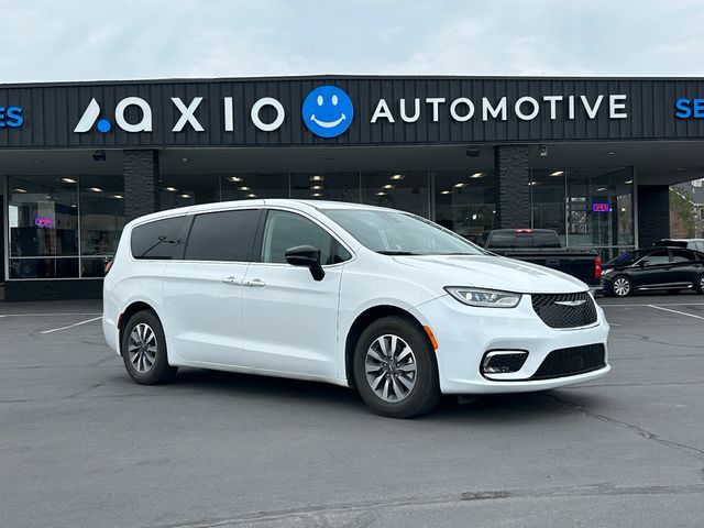 2024 Chrysler Pacifica Plug-In Hybrid Select