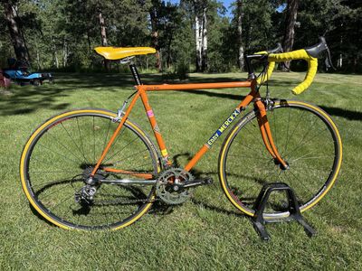 Road bike vintage. 1999 Eddy Merckx Corsa Extra. Size 51 cm (seat tube). Campagnolo Record. Outstanding condition.