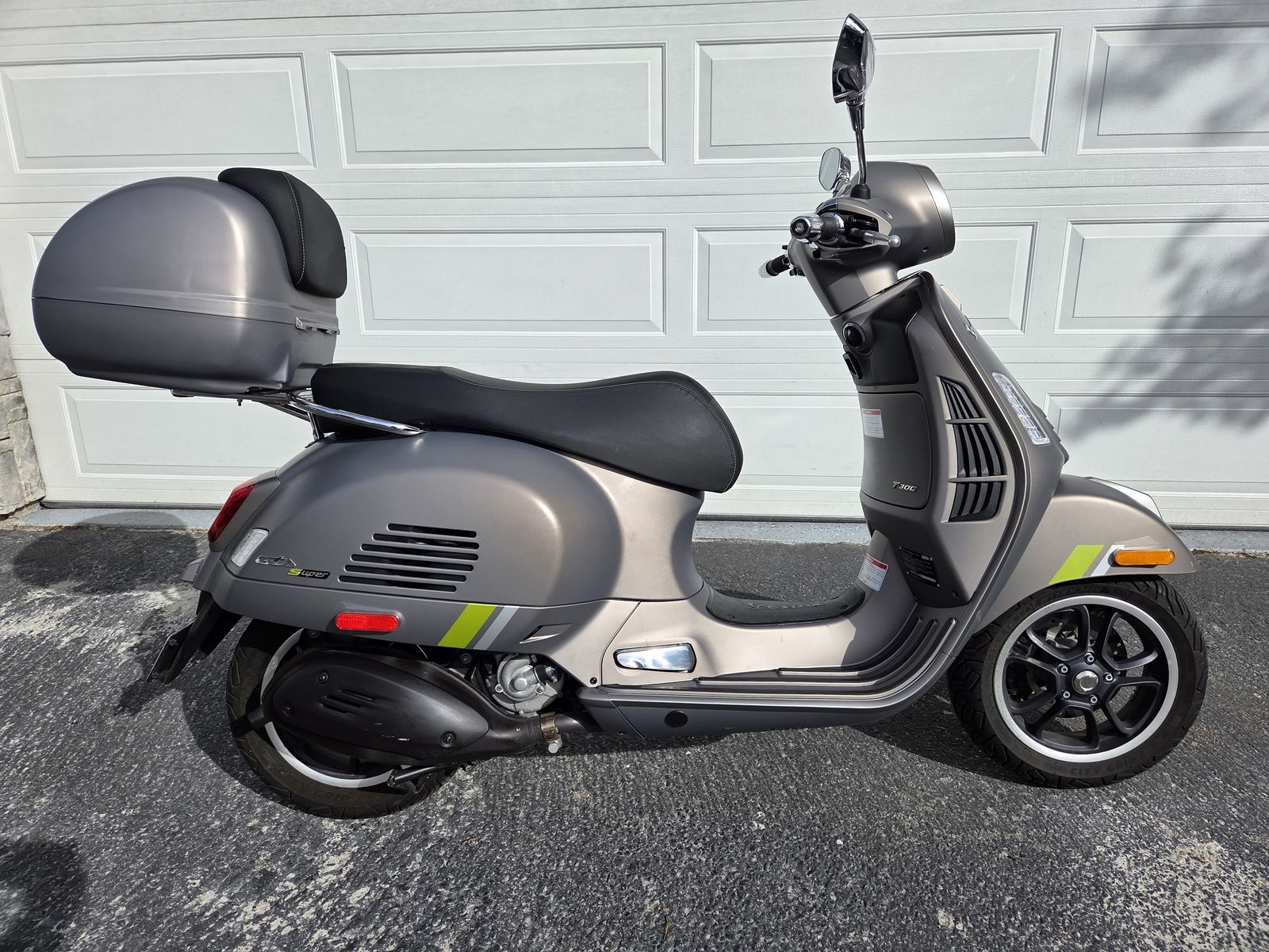 Vespa GTS 300 Super Scooter