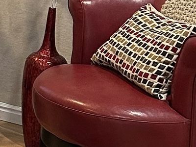 Red Leather Swivel Armchair - Comfortable & Stylish Living Room Furniture (Located in American Fork)