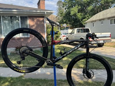 2022 Trek Supercaliber 9.7