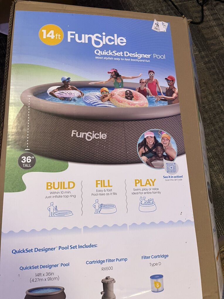 Spacious Funsicle 14ft QuickSet Designer Pool