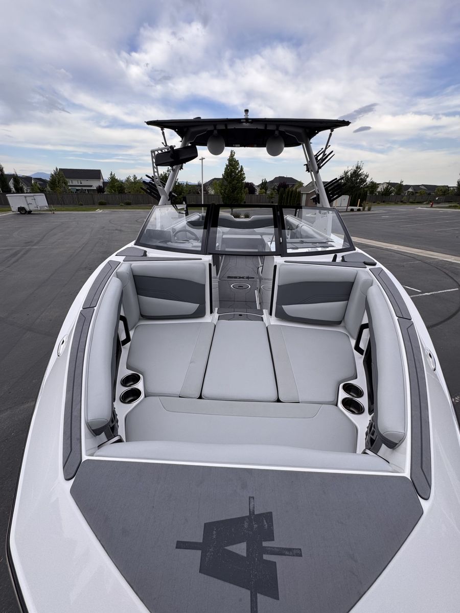 2022 Axis T250 with M6