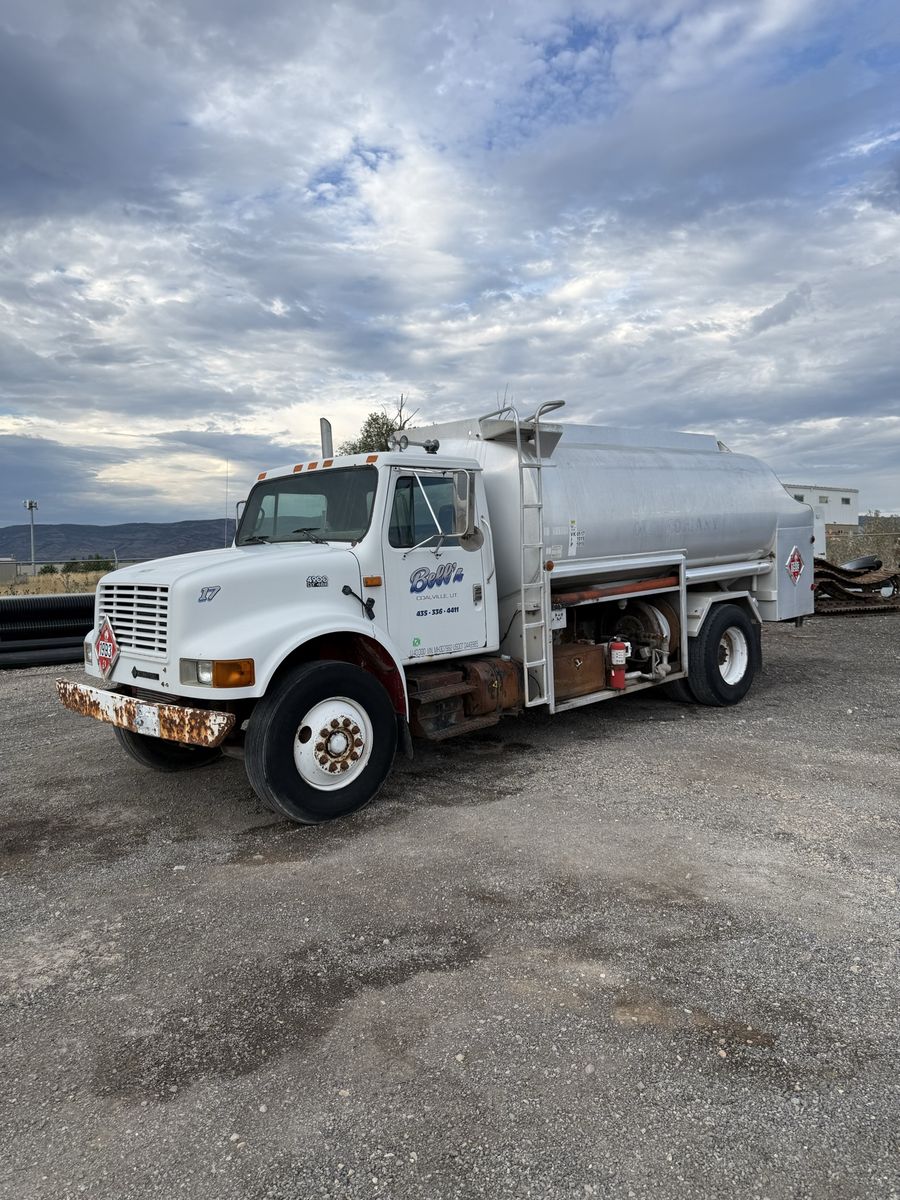 1991 International 4700 Fuel Tank Truck - White - Diesel - Used