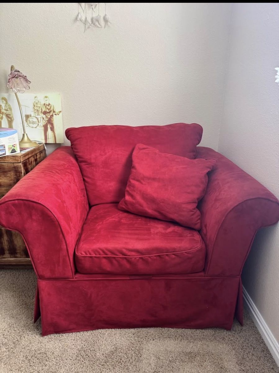 Oversized Accent Chair / Reading Chair - Very Comfortable