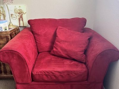 Oversized Accent Chair / Reading Chair - Very Comfortable