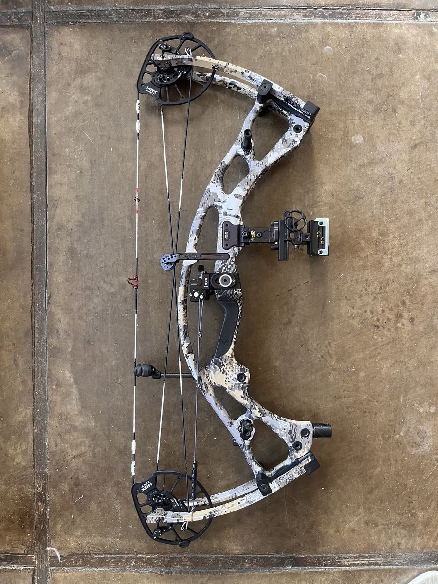 Hoyt RX 8 Bow Elevation II 70lbs 28.5" Draw w/ Upgrades
