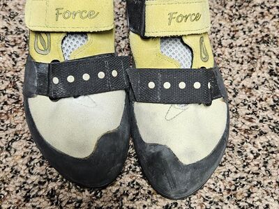 Women's 5.5 Scarpa Force climbing shoes
