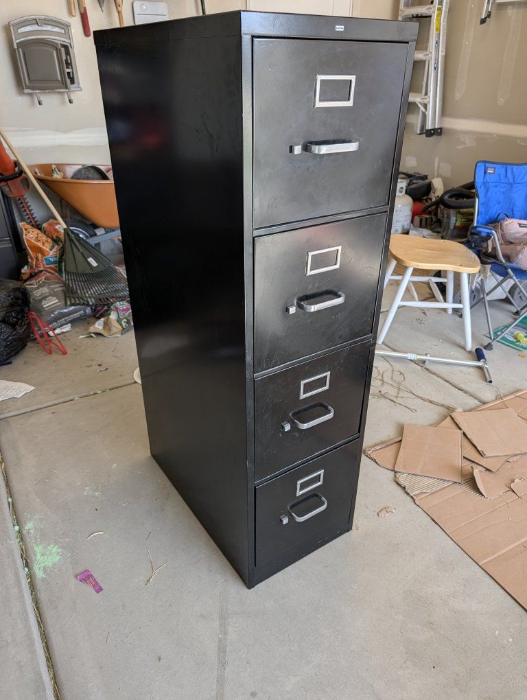 Metal filing cabinet (4 drawers)