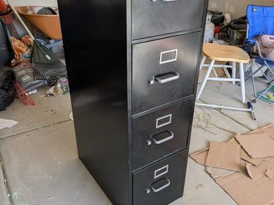 Metal filing cabinet (4 drawers)